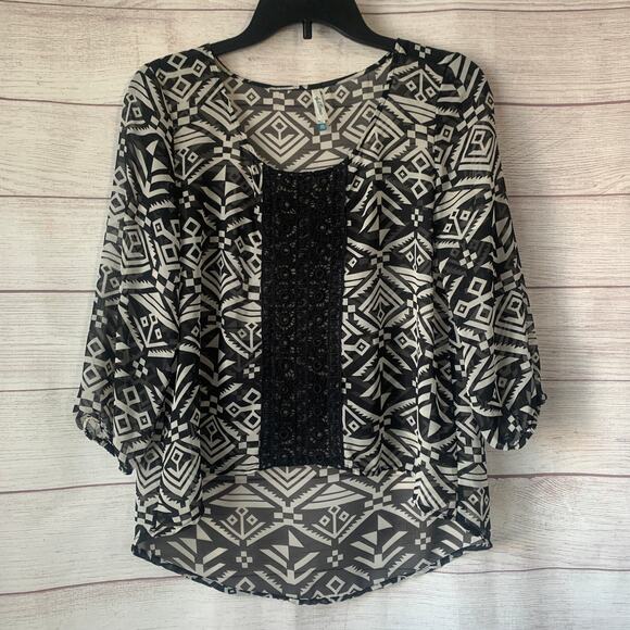Wallflower Black and White Geometric Print Blouse Crochet Cutout Front Size M - Picture 1 of 15